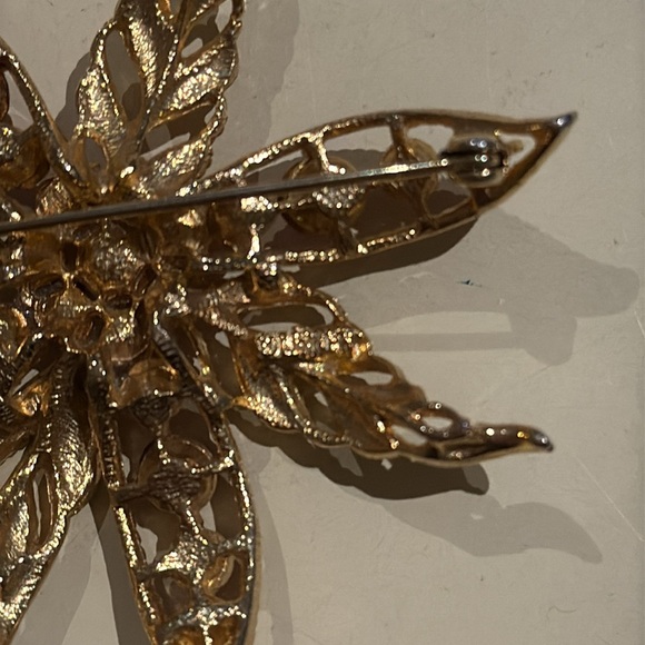 Vintage Lisner Gold Filigree Two-Tone Pink Rhinestone Flower Brooch Signed - Picture 9 of 10